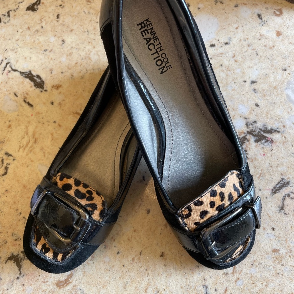 KENNETH COLE SHAPES A SHOE WITH STYLE